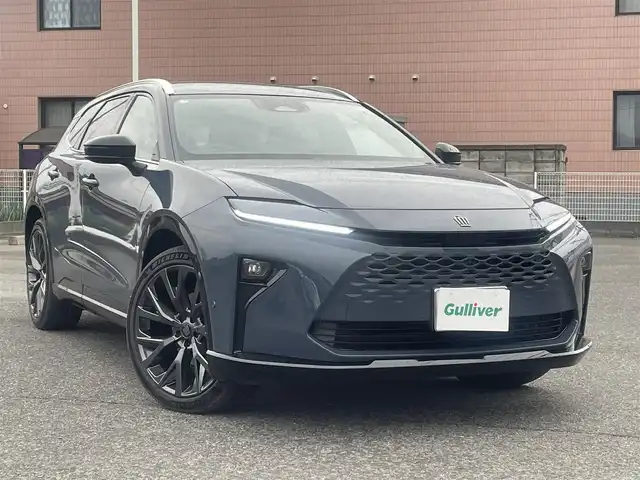 トヨタ クラウン エステート Z 群馬県 2025(令7)年 0.4万km マッシブグレー ワンオーナー/４WD/純正ナビ、地デジ、Bluetooth、ミラーキャスト/アラウンドビューモニター/プリクラッシュセーフティ/ブラインドスポットモニター/レーダークルーズコントロール/革巻きステア/パドルシフト/ビルトインETC2.0/LEDヘッドライト/デジタルインナーミラー（ドラレコ前後録画）/クリアランスソナー（前後）/前席パワーシート、シートヒーター、エアシート/ステアリングヒーター/ウインカーミラー/オートマチックハイビーム/ヘッドアップディスプレイ/置くだけ充電/パワーバックドア/スマートキー×２/保証書