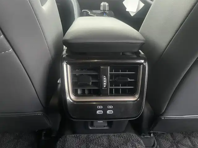 トヨタ クラウン エステート Z 群馬県 2025(令7)年 0.4万km マッシブグレー ワンオーナー/４WD/純正ナビ、地デジ、Bluetooth、ミラーキャスト/アラウンドビューモニター/プリクラッシュセーフティ/ブラインドスポットモニター/レーダークルーズコントロール/革巻きステア/パドルシフト/ビルトインETC2.0/LEDヘッドライト/デジタルインナーミラー（ドラレコ前後録画）/クリアランスソナー（前後）/前席パワーシート、シートヒーター、エアシート/ステアリングヒーター/ウインカーミラー/オートマチックハイビーム/ヘッドアップディスプレイ/置くだけ充電/パワーバックドア/スマートキー×２/保証書