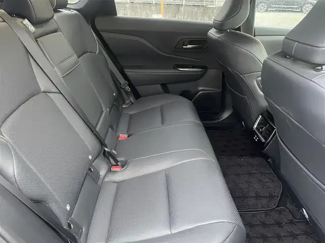 トヨタ クラウン エステート Z 群馬県 2025(令7)年 0.4万km マッシブグレー ワンオーナー/４WD/純正ナビ、地デジ、Bluetooth、ミラーキャスト/アラウンドビューモニター/プリクラッシュセーフティ/ブラインドスポットモニター/レーダークルーズコントロール/革巻きステア/パドルシフト/ビルトインETC2.0/LEDヘッドライト/デジタルインナーミラー（ドラレコ前後録画）/クリアランスソナー（前後）/前席パワーシート、シートヒーター、エアシート/ステアリングヒーター/ウインカーミラー/オートマチックハイビーム/ヘッドアップディスプレイ/置くだけ充電/パワーバックドア/スマートキー×２/保証書