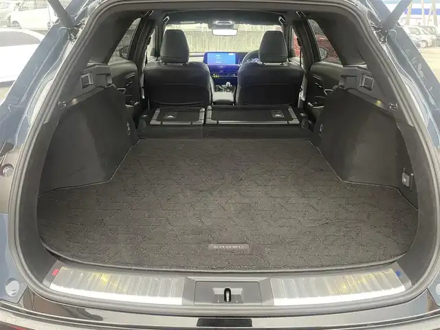 トヨタ クラウン エステート Z 群馬県 2025(令7)年 0.4万km マッシブグレー ワンオーナー/４WD/純正ナビ、地デジ、Bluetooth、ミラーキャスト/アラウンドビューモニター/プリクラッシュセーフティ/ブラインドスポットモニター/レーダークルーズコントロール/革巻きステア/パドルシフト/ビルトインETC2.0/LEDヘッドライト/デジタルインナーミラー（ドラレコ前後録画）/クリアランスソナー（前後）/前席パワーシート、シートヒーター、エアシート/ステアリングヒーター/ウインカーミラー/オートマチックハイビーム/ヘッドアップディスプレイ/置くだけ充電/パワーバックドア/スマートキー×２/保証書