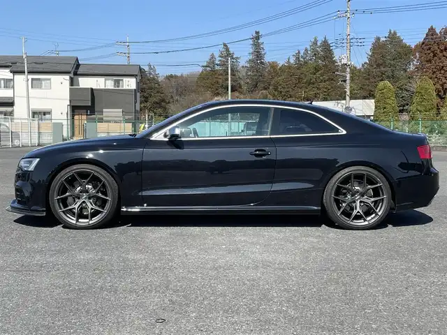 アウディ ＲＳ５ 千葉県 2013(平25)年 6.8万km サテンブラックM 左ハンドル/ＫＷＨＡＳ車高調/ＶＯＳＳＥＮ　ＨＦ５２０インチ鍛造ＡＷ/Ｋ＆Ｎラムエアシステム/カーボンフロントスポイラー/カーボンリアディフューザー/ガラスサンルーフ/バング＆オルフセンオーディオ
