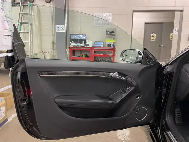 アウディ ＲＳ５ 千葉県 2013(平25)年 6.8万km サテンブラックM 左ハンドル/ＫＷＨＡＳ車高調/ＶＯＳＳＥＮ　ＨＦ５２０インチ鍛造ＡＷ/Ｋ＆Ｎラムエアシステム/カーボンフロントスポイラー/カーボンリアディフューザー/ガラスサンルーフ/バング＆オルフセンオーディオ