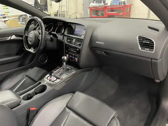 アウディ ＲＳ５ 千葉県 2013(平25)年 6.8万km サテンブラックM 左ハンドル/ＫＷＨＡＳ車高調/ＶＯＳＳＥＮ　ＨＦ５２０インチ鍛造ＡＷ/Ｋ＆Ｎラムエアシステム/カーボンフロントスポイラー/カーボンリアディフューザー/ガラスサンルーフ/バング＆オルフセンオーディオ