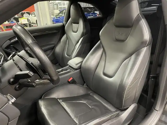 アウディ ＲＳ５ 千葉県 2013(平25)年 6.8万km サテンブラックM 左ハンドル/ＫＷＨＡＳ車高調/ＶＯＳＳＥＮ　ＨＦ５２０インチ鍛造ＡＷ/Ｋ＆Ｎラムエアシステム/カーボンフロントスポイラー/カーボンリアディフューザー/ガラスサンルーフ/バング＆オルフセンオーディオ