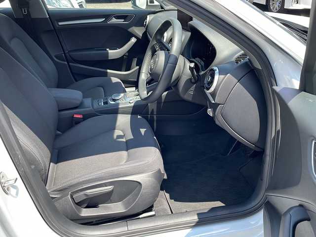 アウディ Ａ３ SB 30TFSI 東京都 2019(平31)年 2万km グレイシアホワイトメタリック ワンオーナー/アシスタンスP　コンビニエンスP/取扱説明書/新車購入時保証書/Audiプレセンス/Audiサイドアシスト/アクティブレーンアシスト/アダプティブクルーズコントロール/純正ナビ/フルセグTV/SD/CD/DVD/BT/USB/AUX/バックカメラ　ETC【2.0】/前後ドライブレコーダー/バーチャルコックピット/コーナーセンサー/純正16インチアルミ