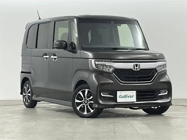 ホンダ Ｎ ＢＯＸ カスタム G L ホンダセンシング 福島県 2017(平29)年 8.2万km プレミアムグラマラスブロンズP 純正ディスプレイオーディオ/型式：WX-171CP/【AM/FM/USB/HDMI/CD/Bluetooth/ワンセグTV】/・バックカメラ/・前方ドライブレコーダー/・ETC/ホンダセンシング/・衝突軽減ブレーキ/・路外逸脱抑制機能/・レーンキープアシスト/・アダプティブクルーズコントロール/・オートマチックハイビーム/後方コーナーセンサー/LEDヘッドライト/・オートライト/・LEDフロントフォグライト/ステアリングスイッチ/片側パワースライドドア/チップアップシート/純正サイドエアロ/アイドリングストップ/横滑り防止装置/ABS/純正14インチアルミホイール/電動格納ウィンカーミラー/プッシュスタート/・スマートキー/・スペアキー/取扱説明書