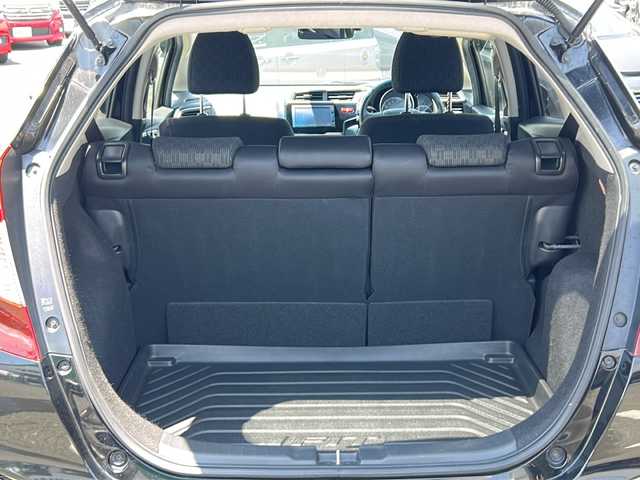 ホンダ フィット 13G Lパッケージ 京都府 2016(平28)年 3.8万km クリスタルブラックパール ワンオーナー/純正ナビ/　(AM/FM/TV/BT/USB/iPod/CD)/バックカメラ/ETC/クルーズコントロール/プッシュスタート/スマートキー/LEDライト/オートライト/純正フロアマット/横滑り防止装置/取扱説明書/保証書/ドアバイザー