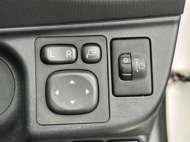 トヨタ アクア S 茨城県 2020(令2)年 7万km スーパーホワイトⅡ 社外メモリナビ【CN-B301B】/(CD・BT・ラジオ再生)/プリクラッシュセーフティ/リモコンキー