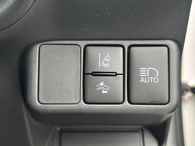 トヨタ アクア S 茨城県 2020(令2)年 7万km スーパーホワイトⅡ 社外メモリナビ【CN-B301B】/(CD・BT・ラジオ再生)/プリクラッシュセーフティ/リモコンキー