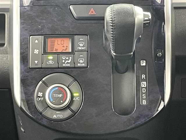 ダイハツ タント カスタム RS トップED SA Ⅲ 岡山県 2018(平30)年 5.3万km ブライトシルバーメタリック 純正ナビ/【ナビ/フルセグ/Bluetooth/DVD/CD】	/バックカメラ	/オートハイビーム	/LEDヘッドライト（AUTO機能付き）	/ETC	/運転席シートヒーター		/衝突軽減ブレーキシステム	/車線逸脱防止システム	/横滑り防止装置	/社外ドライブレコーダー（前後）	/純正15インチアルミ/純正フロアマット	/ステアリングスイッチ	/チルトステアリング/ウィンカーミラー/ドアバイザー/プッシュスタート	/スマートキー×2	/ナビ取扱説明書