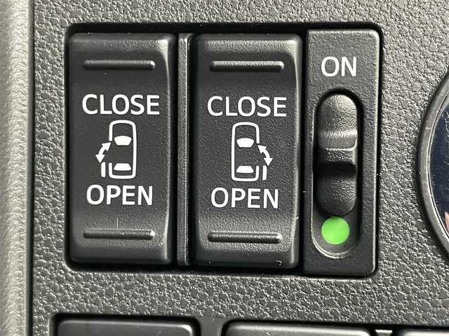 ダイハツ タント カスタム RS トップED SA Ⅲ 岡山県 2018(平30)年 5.3万km ブライトシルバーメタリック 純正ナビ/【ナビ/フルセグ/Bluetooth/DVD/CD】	/バックカメラ	/オートハイビーム	/LEDヘッドライト（AUTO機能付き）	/ETC	/運転席シートヒーター		/衝突軽減ブレーキシステム	/車線逸脱防止システム	/横滑り防止装置	/社外ドライブレコーダー（前後）	/純正15インチアルミ/純正フロアマット	/ステアリングスイッチ	/チルトステアリング/ウィンカーミラー/ドアバイザー/プッシュスタート	/スマートキー×2	/ナビ取扱説明書