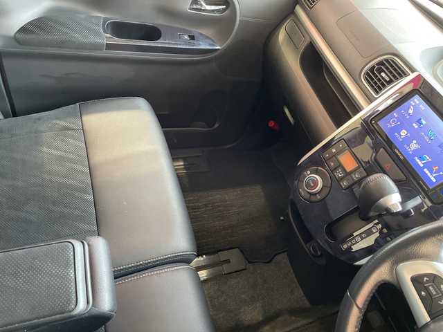 ダイハツ タント カスタム RS トップED SA Ⅲ 埼玉県 2018(平30)年 5.3万km ブライトシルバーメタリック スマートアシスト /メモリナビ /　　CD/DVD/BT/フルセグ/バックカメラ /両側パワースライドドア /LEDオートライト /ハーフレザーシート /シートヒーター /純正15インチアルミホイール /ステアリングスイッチ　/禁煙車