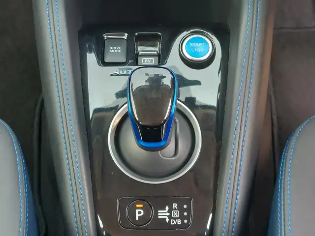 日産 キックス オーテック 東京都 2021(令3)年 3.6万km ブリリアントホワイトパール 純正ナビ/アラウンドビューモニター/ワンオーナー/プロパイロット/アダプティブクルーズコントロール/衝突軽減ブレーキ/レーンキープアシスト/シートヒーター/ハンドルヒーター/ビルトインETC/デジタルインナーミラー/プッシュスタート/キーレスエントリー/純正アルミホイール車載/USB入力端子/レザーシート/Bluetooth/新車保証書/取扱説明書