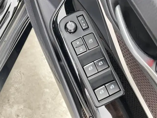 トヨタ Ｃ－ＨＲ G 千葉県 2019(平31)年 2.5万km ブラックマイカ セーフティセンスP/（衝突回避支援パッケージ）/・プリクラッシュセーフティシステム/・レーンディパーチャーアラート/・オートマチックハイビーム/・レーダークルーズコントロール/ブラインドスポットモニター/純正9インチメモリーナビ/・フルセグTV/・Bluetooth接続/・CD/DVD再生機能/バックカメラ/前後コーナーセンサー/LEDヘッドライト/スマートキー/社外20インチアルミホイール(WALD)/社外フルエアロ(WALD)