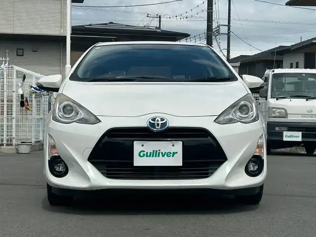 トヨタ アクア G 静岡県 2015(平27)年 12.1万km ライムホワイトパールクリスタルシャイン 純正ＳＤナビ/バックカメラ/ＥＴＣ/エンジンスタートボタン/フルセグテレビ/Ｂｌｕｅｔｏｏｔｈ接続可能/純正アルミホイール/オートライト/ＡＢＳ/保証書/記録簿/パワーステアリング/パワーウィンドウ/スマートキー