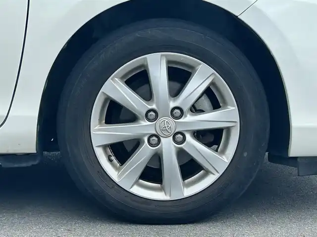 トヨタ アクア G 静岡県 2015(平27)年 12.1万km ライムホワイトパールクリスタルシャイン 純正ＳＤナビ/バックカメラ/ＥＴＣ/エンジンスタートボタン/フルセグテレビ/Ｂｌｕｅｔｏｏｔｈ接続可能/純正アルミホイール/オートライト/ＡＢＳ/保証書/記録簿/パワーステアリング/パワーウィンドウ/スマートキー