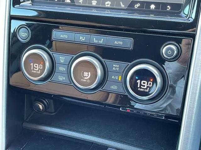 ランドローバー ランドローバー ディスカバリー HSE 埼玉県 2018(平30)年 5.6万km サントリーニ・ブラック ４WD/ターボ/純正ナビ/全方位カメラ/MERIDIANサウンドシステム/Bluetooth/CD/DVD/ETC/パワーシート/シートメモリー/シートヒーター/電動格納シート/パワーバックドア/ドライブレコーダー/LEDヘッドライト/バックフォグ/オートライト/オートマチックハイビーム