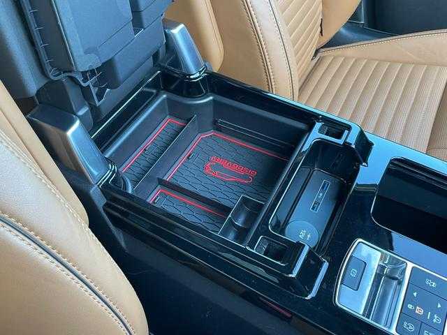 ランドローバー ランドローバー ディスカバリー HSE 埼玉県 2018(平30)年 5.6万km サントリーニ・ブラック ４WD/ターボ/純正ナビ/全方位カメラ/MERIDIANサウンドシステム/Bluetooth/CD/DVD/ETC/パワーシート/シートメモリー/シートヒーター/電動格納シート/パワーバックドア/ドライブレコーダー/LEDヘッドライト/バックフォグ/オートライト/オートマチックハイビーム