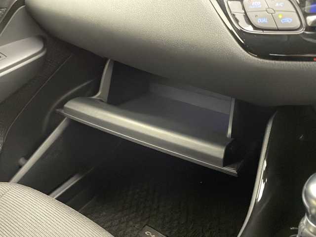 トヨタ Ｃ－ＨＲ S 宮崎県 2017(平29)年 4.2万km メタルストリームM 禁煙車/トヨタセーフティセンス/社外ナビTV/（AVN-P10W/Bluetooth/FMAM/フルセグTV)/社外バックカメラ/社外ETC/純正モデリスタエアロ/純正17インチアルミ/純正フロアマット/アダプティブクルーズコントロール/プリクラッシュセーフティ/レーンディパーチャーアラート/オートマチックハイビーム/電子パーキング/オートホールド/デュアルオートエアコン/本革巻ハンドル/オート電動格納ミラー/スマートキー/プッシュエンジンスタート/スペアキー/新車時保証書