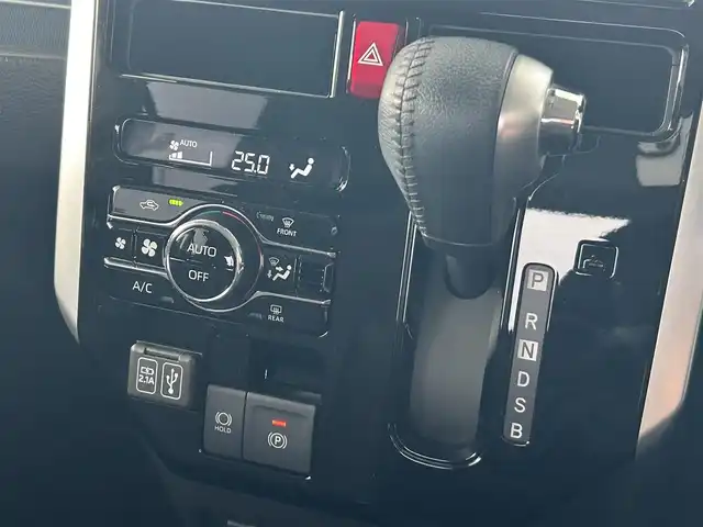 トヨタ ルーミー カスタムG 東京都 2024(令6)年 0.8万km ブラックマイカメタリック ワンオーナー/純正9インチフルセグTVディスプレイオーディオ/(Bluetooth/USB/iPod)/純正14インチアルミホイール/両側パワースライドドア/追従型クルーズコントロール/アイドリングストップ/横滑り防止装置/オートライト/スマートキー/スペアキー1本/取説書/保証書