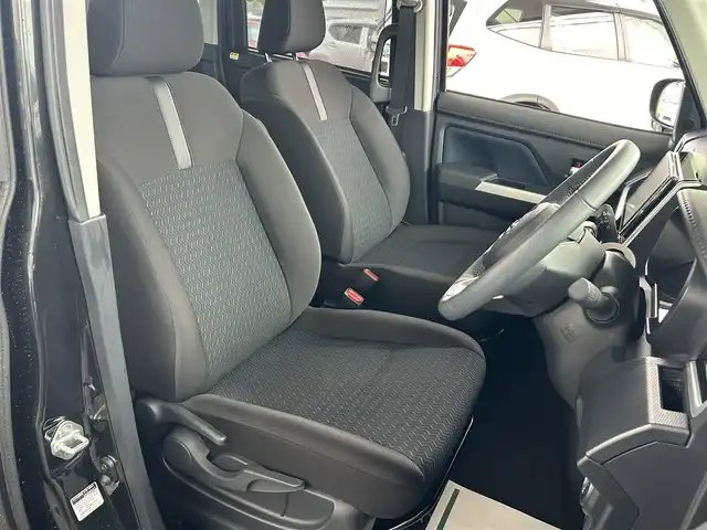 トヨタ ルーミー カスタムG 東京都 2024(令6)年 0.8万km ブラックマイカメタリック ワンオーナー/純正9インチフルセグTVディスプレイオーディオ/(Bluetooth/USB/iPod)/純正14インチアルミホイール/両側パワースライドドア/追従型クルーズコントロール/アイドリングストップ/横滑り防止装置/オートライト/スマートキー/スペアキー1本/取説書/保証書