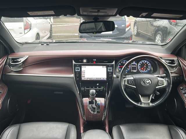 トヨタ ハリアー プレミアム 佐賀県 2016(平28)年 5.7万km ブラック アルパイン9インチメモリーナビゲーション/・フルセグTV/CD/DVD/SD/Bluetooth/バックカメラ/前方ドライブレコーダー/ビルトインETC/パワーバックドア/ハーフレザーシート/D席パワーシート/ISOFIX対応/木目調革巻きステアリング/ステアリングリモコン/純正18インチアルミホイール/純正LEDヘッドライト/・オートマチックハイビーム/純正LEDフォグランプ/純正フロアマット/純正ドアバイザ―/スペアキー１本/クルーズコントロール/レーンディパーチャーアラート/プリクラッシュセーフティ