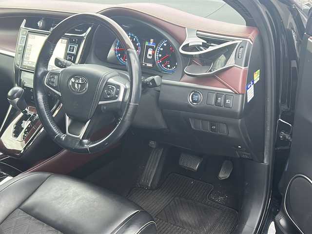 トヨタ ハリアー プレミアム 佐賀県 2016(平28)年 5.7万km ブラック アルパイン9インチメモリーナビゲーション/・フルセグTV/CD/DVD/SD/Bluetooth/バックカメラ/前方ドライブレコーダー/ビルトインETC/パワーバックドア/ハーフレザーシート/D席パワーシート/ISOFIX対応/木目調革巻きステアリング/ステアリングリモコン/純正18インチアルミホイール/純正LEDヘッドライト/・オートマチックハイビーム/純正LEDフォグランプ/純正フロアマット/純正ドアバイザ―/スペアキー１本/クルーズコントロール/レーンディパーチャーアラート/プリクラッシュセーフティ