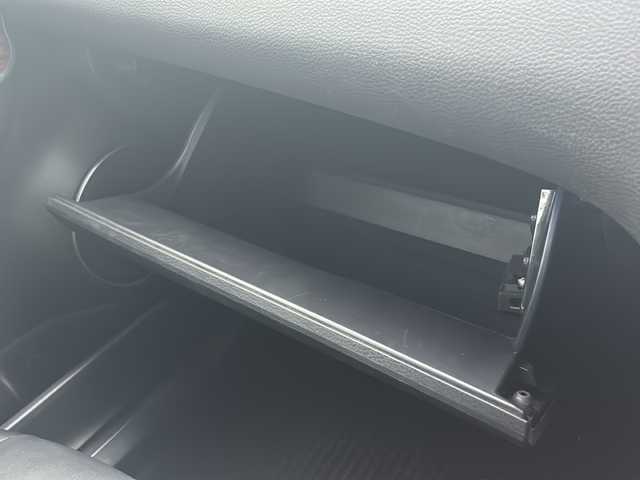 トヨタ ハリアー プレミアム 佐賀県 2016(平28)年 5.7万km ブラック アルパイン9インチメモリーナビゲーション/・フルセグTV/CD/DVD/SD/Bluetooth/バックカメラ/前方ドライブレコーダー/ビルトインETC/パワーバックドア/ハーフレザーシート/D席パワーシート/ISOFIX対応/木目調革巻きステアリング/ステアリングリモコン/純正18インチアルミホイール/純正LEDヘッドライト/・オートマチックハイビーム/純正LEDフォグランプ/純正フロアマット/純正ドアバイザ―/スペアキー１本/クルーズコントロール/レーンディパーチャーアラート/プリクラッシュセーフティ