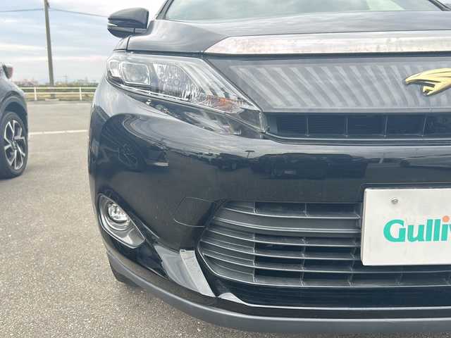 トヨタ ハリアー プレミアム 佐賀県 2016(平28)年 5.7万km ブラック アルパイン9インチメモリーナビゲーション/・フルセグTV/CD/DVD/SD/Bluetooth/バックカメラ/前方ドライブレコーダー/ビルトインETC/パワーバックドア/ハーフレザーシート/D席パワーシート/ISOFIX対応/木目調革巻きステアリング/ステアリングリモコン/純正18インチアルミホイール/純正LEDヘッドライト/・オートマチックハイビーム/純正LEDフォグランプ/純正フロアマット/純正ドアバイザ―/スペアキー１本/クルーズコントロール/レーンディパーチャーアラート/プリクラッシュセーフティ