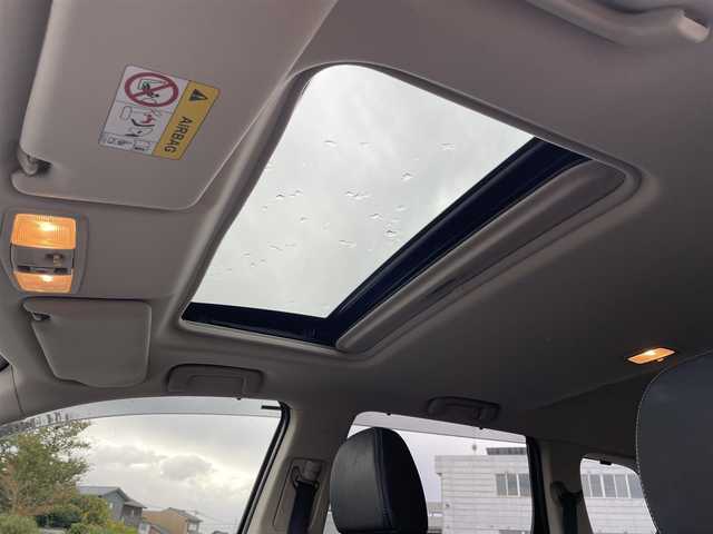 三菱 アウトランダー ＰＨＥＶ G セーフティパッケージ 富山県 2016(平28)年 6.7万km ルビーブラックP サンルーフ／/４ＷＤ／/マルチアラウンドモニター／/７インチナビ／/フルセグＴＶ／/Ｂｌｕｅｔｏｏｔｈ／/ＤＶＤ再生／/ハーフレザーシート／/運転席助手席シートヒーター／/ＥＴＣ／/コーナーセンサー／/レーダーククルーズコントロール//LEDオートライト/