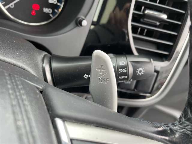 三菱 アウトランダー ＰＨＥＶ G セーフティパッケージ 富山県 2016(平28)年 6.7万km ルビーブラックP サンルーフ／/４ＷＤ／/マルチアラウンドモニター／/７インチナビ／/フルセグＴＶ／/Ｂｌｕｅｔｏｏｔｈ／/ＤＶＤ再生／/ハーフレザーシート／/運転席助手席シートヒーター／/ＥＴＣ／/コーナーセンサー／/レーダーククルーズコントロール//LEDオートライト/