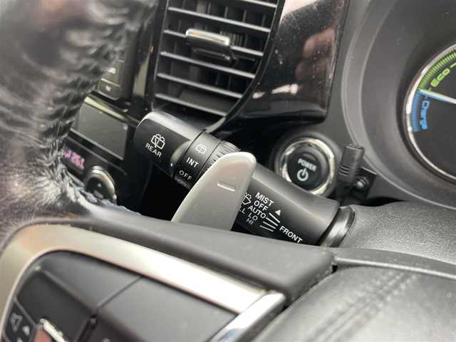 三菱 アウトランダー ＰＨＥＶ G セーフティパッケージ 富山県 2016(平28)年 6.7万km ルビーブラックP サンルーフ／/４ＷＤ／/マルチアラウンドモニター／/７インチナビ／/フルセグＴＶ／/Ｂｌｕｅｔｏｏｔｈ／/ＤＶＤ再生／/ハーフレザーシート／/運転席助手席シートヒーター／/ＥＴＣ／/コーナーセンサー／/レーダーククルーズコントロール//LEDオートライト/