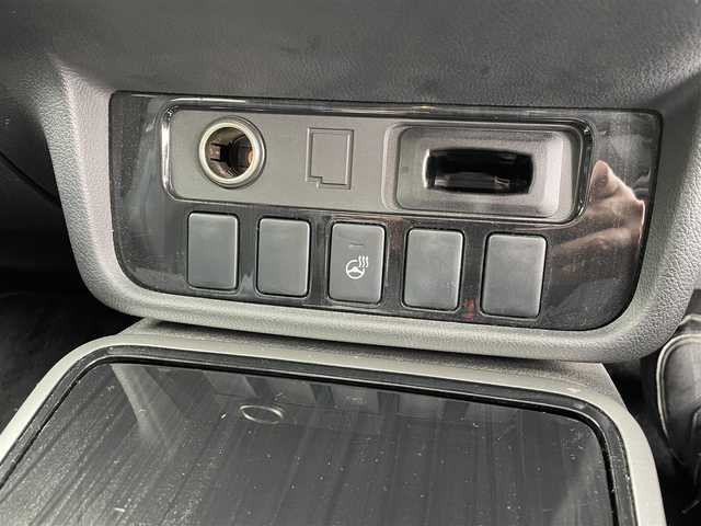 三菱 アウトランダー ＰＨＥＶ G セーフティパッケージ 富山県 2016(平28)年 6.7万km ルビーブラックP サンルーフ／/４ＷＤ／/マルチアラウンドモニター／/７インチナビ／/フルセグＴＶ／/Ｂｌｕｅｔｏｏｔｈ／/ＤＶＤ再生／/ハーフレザーシート／/運転席助手席シートヒーター／/ＥＴＣ／/コーナーセンサー／/レーダーククルーズコントロール//LEDオートライト/