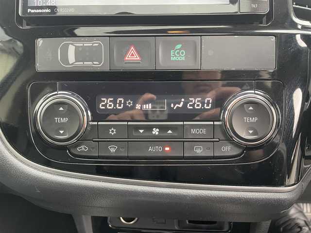 三菱 アウトランダー ＰＨＥＶ G セーフティパッケージ 富山県 2016(平28)年 6.7万km ルビーブラックP サンルーフ／/４ＷＤ／/マルチアラウンドモニター／/７インチナビ／/フルセグＴＶ／/Ｂｌｕｅｔｏｏｔｈ／/ＤＶＤ再生／/ハーフレザーシート／/運転席助手席シートヒーター／/ＥＴＣ／/コーナーセンサー／/レーダーククルーズコントロール//LEDオートライト/