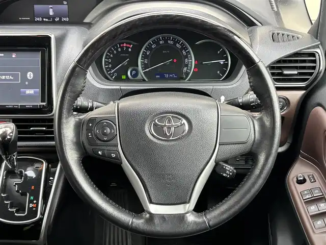 トヨタ エスクァイア Gi 茨城県 2014(平26)年 7.4万km ブラック 純正ナビ/ (AM/FM/CD/Bluetooth/フルセグTV)/バックカメラ/フリップダウンモニター/クルーズコントロール/スペアキー/ビルトインETC/ドライブレコーダー(前後)/両側パワースライドドア/シートヒーター/オートライト/衝突被害軽減ブレーキ/純正アルミホイール/純正フロアマット