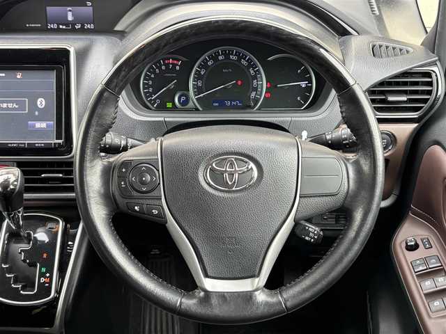 トヨタ エスクァイア Gi 茨城県 2014(平26)年 7.4万km ブラック 純正ナビ/ (AM/FM/CD/Bluetooth/フルセグTV)/バックカメラ/フリップダウンモニター/クルーズコントロール/スペアキー/ビルトインETC/ドライブレコーダー(前後)/両側パワースライドドア/シートヒーター/オートライト/衝突被害軽減ブレーキ/純正アルミホイール/純正フロアマット