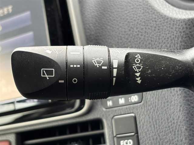 トヨタ エスクァイア Gi 茨城県 2014(平26)年 7.4万km ブラック 純正ナビ/ (AM/FM/CD/Bluetooth/フルセグTV)/バックカメラ/フリップダウンモニター/クルーズコントロール/スペアキー/ビルトインETC/ドライブレコーダー(前後)/両側パワースライドドア/シートヒーター/オートライト/衝突被害軽減ブレーキ/純正アルミホイール/純正フロアマット