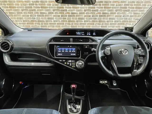 トヨタ アクア G G’s 岩手県 2016(平28)年 3.4万km ライムホワイトパールクリスタルシャイン ワンオーナー/専用エクステリア・インテリア/専用チューニングサスペンション/専用スポーツシート/トヨタセーフティセンスC/プリクラッシュセーフティ(ソフトウェアアップデート済)/レーンディパーチャーアラート/オートマチックハイビーム/先行車発進告知機能/クルーズコントロール/横滑り防止装置/前席シートヒーター/インテリアイルミネーション/純正ナビ/フルセグTV/バックカメラ/ETC2.0/オートエアコン/LEDヘッドランプ/フォグランプ/専用１７インチアルミホイール/専用フロアマット