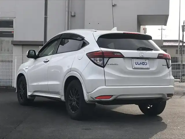 ホンダ ヴェゼル ハイブリッド Z 栃木県 2015(平27)年 14.4万km ホワイトオーキッドパール (株)IDOMが運営する【じしゃロン小山店】の自社ローン対象車両になります。こちらは現金ご利用時の価格です。/自社ローンご希望の方は別途その旨お申付け下さい。//禁煙車/純正フルセグナビ/（CD/DVD/AM/FMラジオ）/(Bluetooth)/スマートキー/プッシュスタート/バックカメラ/ＥＴＣ/クルーズコントロール/シティブレーキアクティブシステム/ルーフレール/シートヒーター/チップアップシート/ステアリングリモコン/電動格納ドアミラー/パワーウインドウ/オートライト/自動防眩ミラー