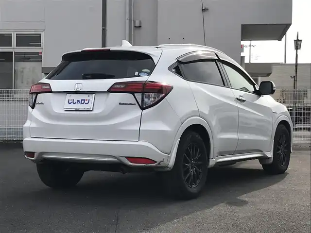 ホンダ ヴェゼル ハイブリッド Z 栃木県 2015(平27)年 14.4万km ホワイトオーキッドパール (株)IDOMが運営する【じしゃロン小山店】の自社ローン対象車両になります。こちらは現金ご利用時の価格です。/自社ローンご希望の方は別途その旨お申付け下さい。//禁煙車/純正フルセグナビ/（CD/DVD/AM/FMラジオ）/(Bluetooth)/スマートキー/プッシュスタート/バックカメラ/ＥＴＣ/クルーズコントロール/シティブレーキアクティブシステム/ルーフレール/シートヒーター/チップアップシート/ステアリングリモコン/電動格納ドアミラー/パワーウインドウ/オートライト/自動防眩ミラー