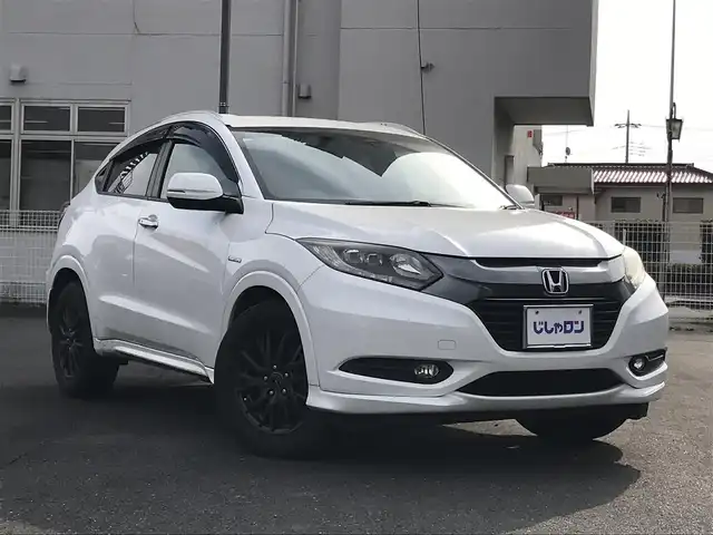 ホンダ ヴェゼル ハイブリッド Z 栃木県 2015(平27)年 14.4万km ホワイトオーキッドパール (株)IDOMが運営する【じしゃロン小山店】の自社ローン対象車両になります。こちらは現金ご利用時の価格です。/自社ローンご希望の方は別途その旨お申付け下さい。//禁煙車/純正フルセグナビ/（CD/DVD/AM/FMラジオ）/(Bluetooth)/スマートキー/プッシュスタート/バックカメラ/ＥＴＣ/クルーズコントロール/シティブレーキアクティブシステム/ルーフレール/シートヒーター/チップアップシート/ステアリングリモコン/電動格納ドアミラー/パワーウインドウ/オートライト/自動防眩ミラー