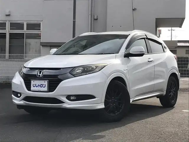 ホンダ ヴェゼル ハイブリッド Z 栃木県 2015(平27)年 14.4万km ホワイトオーキッドパール (株)IDOMが運営する【じしゃロン小山店】の自社ローン対象車両になります。こちらは現金ご利用時の価格です。/自社ローンご希望の方は別途その旨お申付け下さい。//禁煙車/純正フルセグナビ/（CD/DVD/AM/FMラジオ）/(Bluetooth)/スマートキー/プッシュスタート/バックカメラ/ＥＴＣ/クルーズコントロール/シティブレーキアクティブシステム/ルーフレール/シートヒーター/チップアップシート/ステアリングリモコン/電動格納ドアミラー/パワーウインドウ/オートライト/自動防眩ミラー