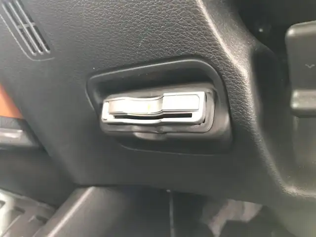 ホンダ ヴェゼル ハイブリッド Z 栃木県 2015(平27)年 14.4万km ホワイトオーキッドパール (株)IDOMが運営する【じしゃロン小山店】の自社ローン対象車両になります。こちらは現金ご利用時の価格です。/自社ローンご希望の方は別途その旨お申付け下さい。//禁煙車/純正フルセグナビ/（CD/DVD/AM/FMラジオ）/(Bluetooth)/スマートキー/プッシュスタート/バックカメラ/ＥＴＣ/クルーズコントロール/シティブレーキアクティブシステム/ルーフレール/シートヒーター/チップアップシート/ステアリングリモコン/電動格納ドアミラー/パワーウインドウ/オートライト/自動防眩ミラー