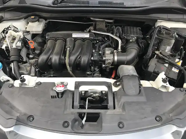 ホンダ ヴェゼル ハイブリッド Z 栃木県 2015(平27)年 14.4万km ホワイトオーキッドパール (株)IDOMが運営する【じしゃロン小山店】の自社ローン対象車両になります。こちらは現金ご利用時の価格です。/自社ローンご希望の方は別途その旨お申付け下さい。//禁煙車/純正フルセグナビ/（CD/DVD/AM/FMラジオ）/(Bluetooth)/スマートキー/プッシュスタート/バックカメラ/ＥＴＣ/クルーズコントロール/シティブレーキアクティブシステム/ルーフレール/シートヒーター/チップアップシート/ステアリングリモコン/電動格納ドアミラー/パワーウインドウ/オートライト/自動防眩ミラー