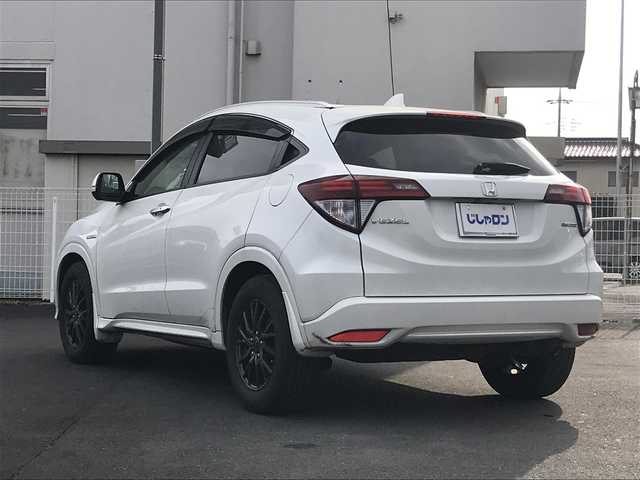 ホンダ ヴェゼル ハイブリッド Z 千葉県 2015(平27)年 14.4万km ホワイトオーキッドパール (株)IDOMが運営する【じしゃロン柏店】の自社ローン対象車両になります。こちらは現金ご利用時の価格です。/自社ローンご希望の方は別途その旨お申付け下さい。//禁煙車/純正フルセグナビ/（CD/DVD/AM/FMラジオ）/(Bluetooth)/スマートキー/プッシュスタート/バックカメラ/ＥＴＣ/クルーズコントロール/シティブレーキアクティブシステム/ルーフレール/シートヒーター/チップアップシート/ステアリングリモコン/電動格納ドアミラー/パワーウインドウ/オートライト/自動防眩ミラー