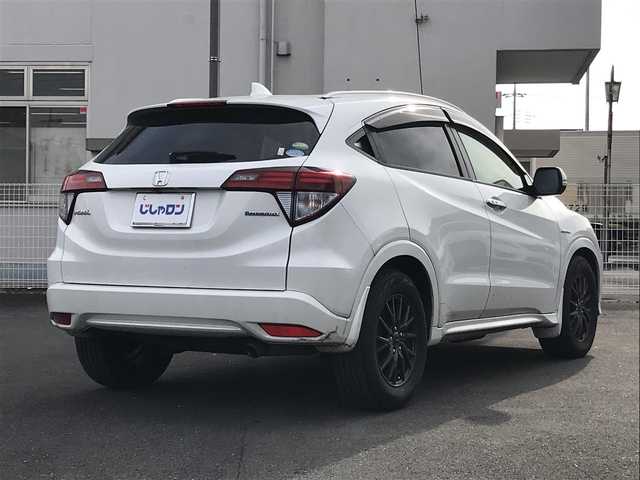 ホンダ ヴェゼル ハイブリッド Z 千葉県 2015(平27)年 14.4万km ホワイトオーキッドパール (株)IDOMが運営する【じしゃロン柏店】の自社ローン対象車両になります。こちらは現金ご利用時の価格です。/自社ローンご希望の方は別途その旨お申付け下さい。//禁煙車/純正フルセグナビ/（CD/DVD/AM/FMラジオ）/(Bluetooth)/スマートキー/プッシュスタート/バックカメラ/ＥＴＣ/クルーズコントロール/シティブレーキアクティブシステム/ルーフレール/シートヒーター/チップアップシート/ステアリングリモコン/電動格納ドアミラー/パワーウインドウ/オートライト/自動防眩ミラー