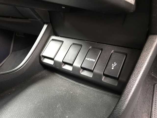 ホンダ ヴェゼル ハイブリッド Z 千葉県 2015(平27)年 14.4万km ホワイトオーキッドパール (株)IDOMが運営する【じしゃロン柏店】の自社ローン対象車両になります。こちらは現金ご利用時の価格です。/自社ローンご希望の方は別途その旨お申付け下さい。//禁煙車/純正フルセグナビ/（CD/DVD/AM/FMラジオ）/(Bluetooth)/スマートキー/プッシュスタート/バックカメラ/ＥＴＣ/クルーズコントロール/シティブレーキアクティブシステム/ルーフレール/シートヒーター/チップアップシート/ステアリングリモコン/電動格納ドアミラー/パワーウインドウ/オートライト/自動防眩ミラー