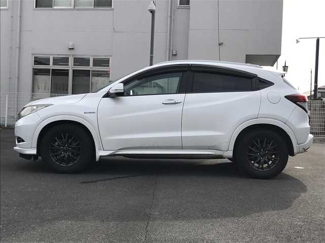 ホンダ ヴェゼル ハイブリッド Z 千葉県 2015(平27)年 14.4万km ホワイトオーキッドパール (株)IDOMが運営する【じしゃロン柏店】の自社ローン対象車両になります。こちらは現金ご利用時の価格です。/自社ローンご希望の方は別途その旨お申付け下さい。//禁煙車/純正フルセグナビ/（CD/DVD/AM/FMラジオ）/(Bluetooth)/スマートキー/プッシュスタート/バックカメラ/ＥＴＣ/クルーズコントロール/シティブレーキアクティブシステム/ルーフレール/シートヒーター/チップアップシート/ステアリングリモコン/電動格納ドアミラー/パワーウインドウ/オートライト/自動防眩ミラー