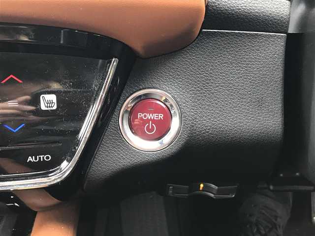 ホンダ ヴェゼル ハイブリッド Z 千葉県 2015(平27)年 14.4万km ホワイトオーキッドパール (株)IDOMが運営する【じしゃロン柏店】の自社ローン対象車両になります。こちらは現金ご利用時の価格です。/自社ローンご希望の方は別途その旨お申付け下さい。//禁煙車/純正フルセグナビ/（CD/DVD/AM/FMラジオ）/(Bluetooth)/スマートキー/プッシュスタート/バックカメラ/ＥＴＣ/クルーズコントロール/シティブレーキアクティブシステム/ルーフレール/シートヒーター/チップアップシート/ステアリングリモコン/電動格納ドアミラー/パワーウインドウ/オートライト/自動防眩ミラー