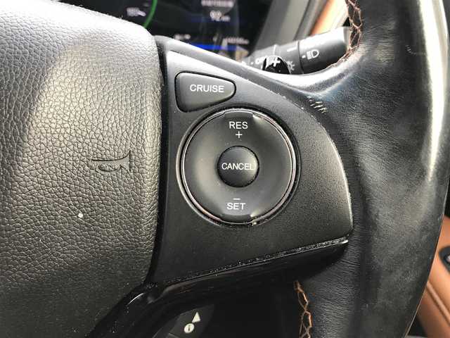 ホンダ ヴェゼル ハイブリッド Z 千葉県 2015(平27)年 14.4万km ホワイトオーキッドパール (株)IDOMが運営する【じしゃロン柏店】の自社ローン対象車両になります。こちらは現金ご利用時の価格です。/自社ローンご希望の方は別途その旨お申付け下さい。//禁煙車/純正フルセグナビ/（CD/DVD/AM/FMラジオ）/(Bluetooth)/スマートキー/プッシュスタート/バックカメラ/ＥＴＣ/クルーズコントロール/シティブレーキアクティブシステム/ルーフレール/シートヒーター/チップアップシート/ステアリングリモコン/電動格納ドアミラー/パワーウインドウ/オートライト/自動防眩ミラー